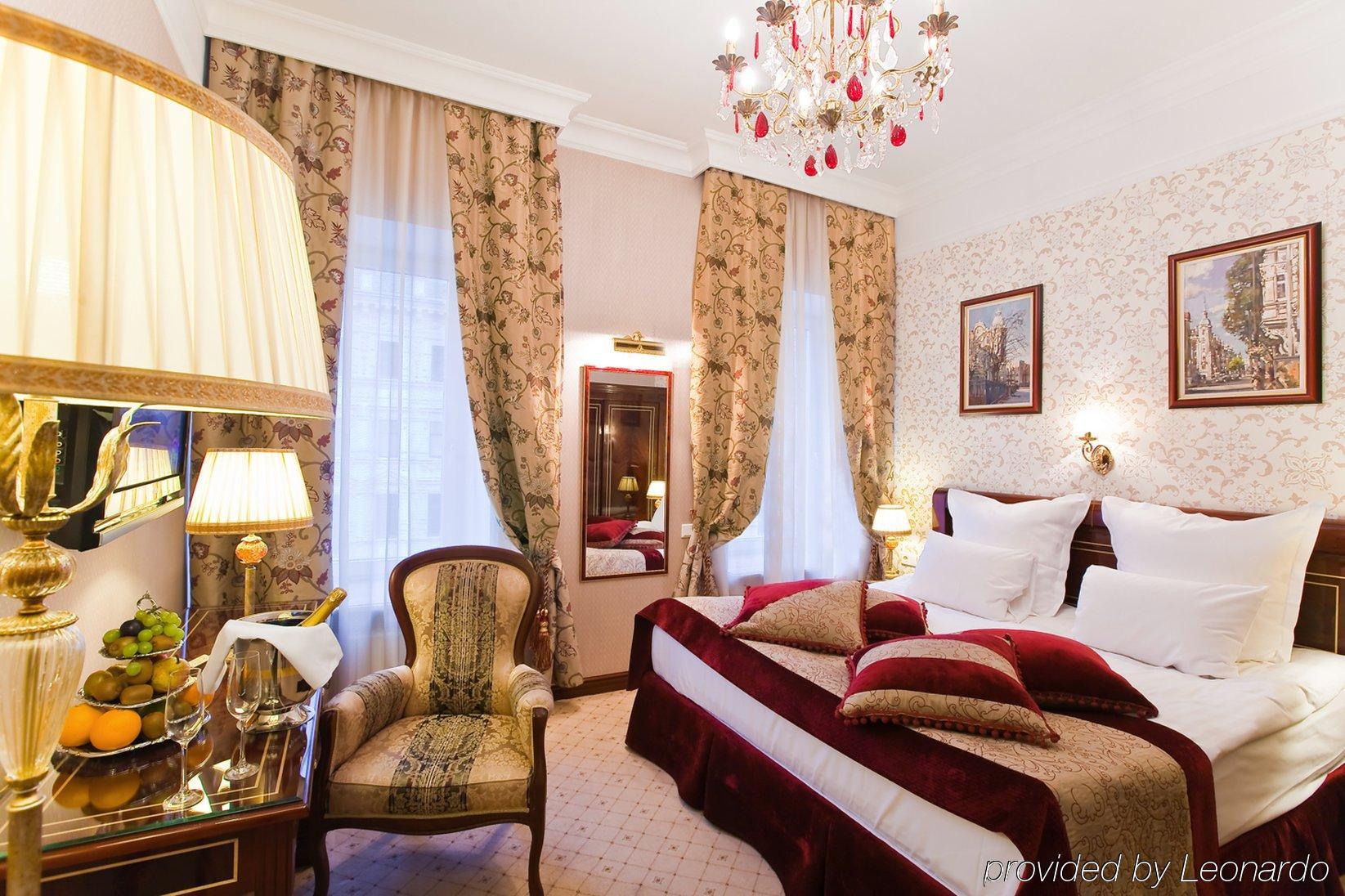 Golden Triangle Boutique Hotel Saint Petersburg Room photo